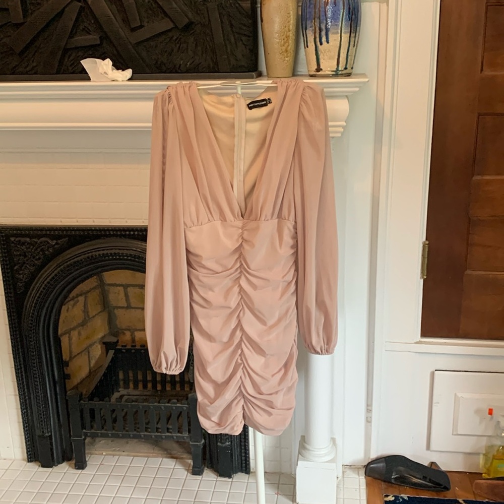 Pretty Little Thing ruched balloon sleeve dress. Worn‎ a few times.